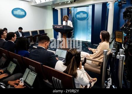 Washington, Usa. September 2024. Pressesekretärin des Weißen Hauses Karine Jean-Pierre spricht bei einem Pressebriefing im Weißen Haus Press Briefing Room in Washington, DC Credit: SOPA Images Limited/Alamy Live News Stockfoto