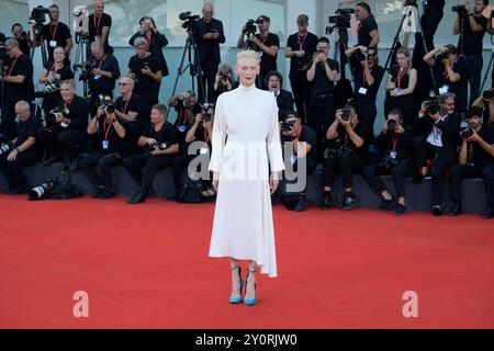 Venedig Lido, Italien. September 2024. Tilda Swinton besucht den roten Teppich des Films „Qeer“ beim 81. Venedig Filmfestival im Palazzo del Cinema Venice Lido. (Foto: /SIPA USA) Credit: SIPA USA/Alamy Live News Stockfoto