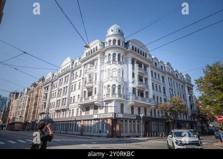 RIGA, LETTLAND - 19. AUGUST 2023: Hauptfassade des KGB-Museums von Riga, Teil des Museums der Besatzung Lettlands, das dem Gedenken an die Sovie gewidmet ist Stockfoto