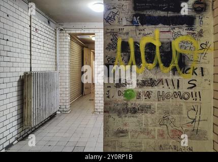 Öffentliche Männertoilette im Rathaus, Innenansicht, Bochum, Ruhrgebiet, Nordrhein-Westfalen, Deutschland, Europa Stockfoto