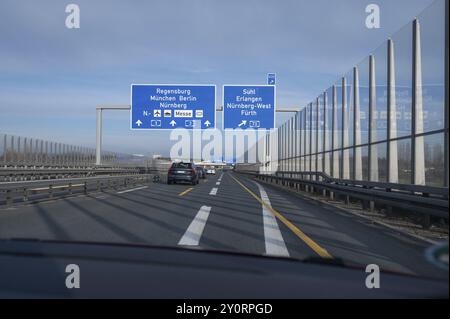 Lärmschutzwände an der Autobahn A 3, Bayern, Deutschland, Europa Stockfoto