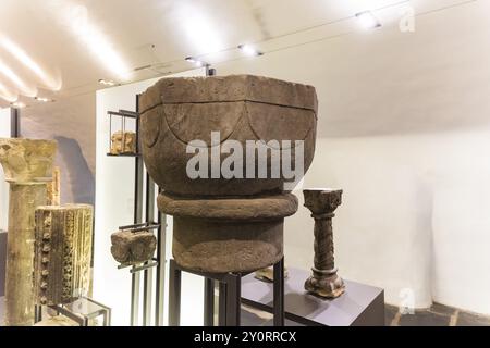 Das Reichsschloss Goslar erstreckt sich über eine Fläche von etwa 340 x 180 Metern und liegt am Fuße des Rammelsbergs im Süden der Stadt Goslar. Stockfoto