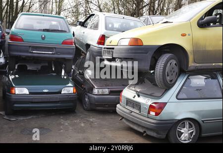 Berlin, 09.0420.09, Fahrzeuge zur Verschrottung auf einem Schrottplatz eines Autoverwerters, Berlin, Deutschland, Europa Stockfoto