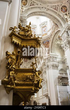 Kirche („Dom St. Stephan“) in der historischen Altstadt von Passau, Bayern, Deutschland, Europa Stockfoto