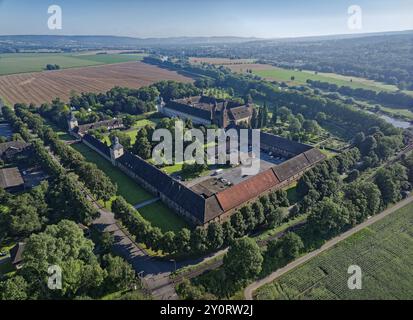 Aus der Vogelperspektive auf Schloss Corvey, auch Kloster Corvey, UNESCO-Weltkulturerbe, im Weserbergland an der Weser. Corvey, Hoexter, Nordrhein-Westp Stockfoto