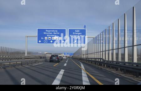 Lärmschutzwände an der Autobahn A 3, Bayern, Deutschland, Europa Stockfoto