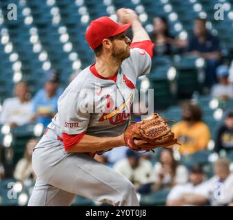 Miwaukee, Usa. September 2024. St. Louis Cardinals Pitcher Steven Matz wirft im ersten Inning des MLB-Spiels zwischen den St. Louis Cardinals und den Milwaukee Brewers im American Family Field in Milwaukee, WI am Dienstag, den 3. September 2024. Foto: Tannen Maury/UPI. Quelle: UPI/Alamy Live News Stockfoto