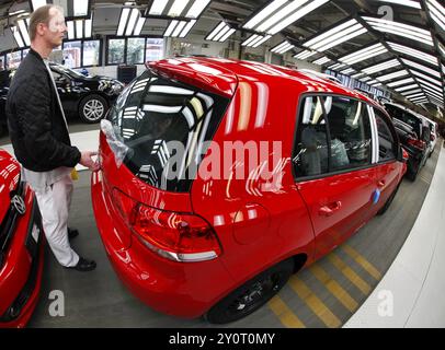 Wolfsburg, 08.03.2010, VW-Werk Wolfsburg, VW Golf VI, Endkontrolle, Wolfsburg, Deutschland, Europa Stockfoto