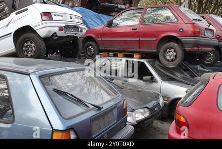 Berlin, 09.0420.09, Fahrzeuge zur Verschrottung auf einem Schrottplatz eines Autoverwerters, Berlin, Deutschland, Europa Stockfoto