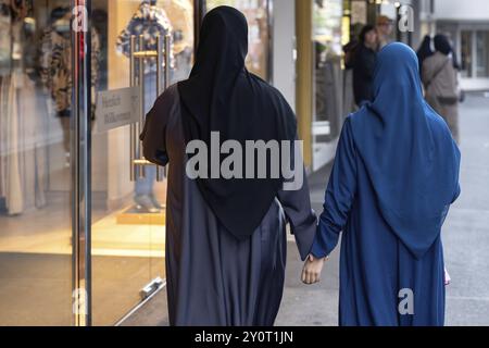 Frauen mit Kopftüchern Stockfoto