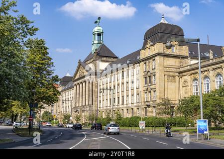 Gebäude der Kreisregierung Düsseldorf, an der Cecilienallee, Verwaltungsgebäude Düsseldorf, Nordrhein-Westfalen, Deutschland, Europa Stockfoto