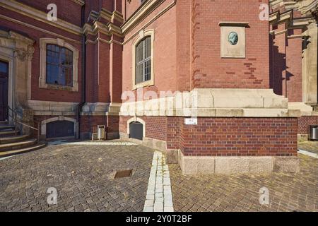 Fassade mit Gedenktafel an Ernst Georg Sonnin, den Erbauer der Hauptkirche St. Michaelis, Michel, Freie und Hansestadt Hamburg, Hanseat Stockfoto