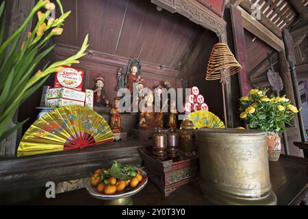Altar im buddhistischen Thay-Tempel oder Chua Thay oder Master-Tempel, Sai Son Village, Provinz Hanoi, Vietnam, Asien Stockfoto