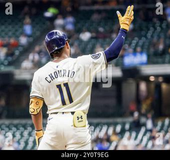 Miwaukee, Usa. September 2024. Jackson Chourio, Outfielder der Milwaukee Brewers, reagiert, nachdem er im fünften Inning des MLB-Spiels zwischen den St. Louis Cardinals und den Milwaukee Brewers im American Family Field in Milwaukee, WI, am Dienstag, den 3. September 2024 einen RBI-Triple geschlagen hat. Foto: Tannen Maury/UPI. Quelle: UPI/Alamy Live News Stockfoto