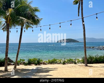 Nha Trang, Vietnam. August 2024. Korallen werden vor diesem Strand in Nha Trang gepflanzt. Es ist ein gemeinsames Projekt des Hotels Villa Le Corail und des Unternehmens Avatar, an dem auch Touristen teilnehmen können. Vermerk: Carola Frentzen/dpa/Alamy Live News Stockfoto