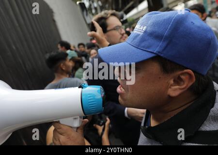 Mexiko-Stadt, Mexiko. September 2024. Jurastudenten verschiedener Universitäten nehmen an einer Demonstration vor dem Sala de Armas in der Ciudad Deportiva Teil, um gegen die Justizreform zu protestieren, die der mexikanische Präsident Andres Manuel Lopez Obrador auferlegt hatte, um verschiedene Teile der Verfassung des Landes zu ändern. Quelle: Eyepix Group/Alamy Live News Stockfoto