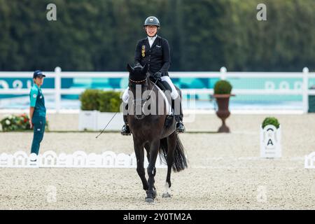 PARIS, FRANKREICH – 03. SEPTEMBER: Heidemarie DRESING (GER), Startclass II tritt während der Para Equestrian (Dressur) Wettbewerbe im Chaeteau de Versailles der Paralympischen Sommerspiele 2024 am 03. September 2024 in Paris auf. (Foto: Mika Volkmann) Stockfoto