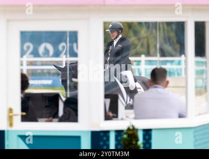 PARIS, FRANKREICH – 03. SEPTEMBER: Heidemarie DRESING (GER), Startclass II tritt während der Para Equestrian (Dressur) Wettbewerbe im Chaeteau de Versailles der Paralympischen Sommerspiele 2024 am 03. September 2024 in Paris auf. (Foto: Mika Volkmann) Stockfoto