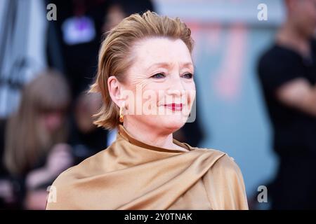 Lesley Manville besucht den „Queer“-roten Teppich während des 81. Internationalen Filmfestivals von Venedig am 03. September 2024 in Venedig. ©Foto: Cinz Stockfoto