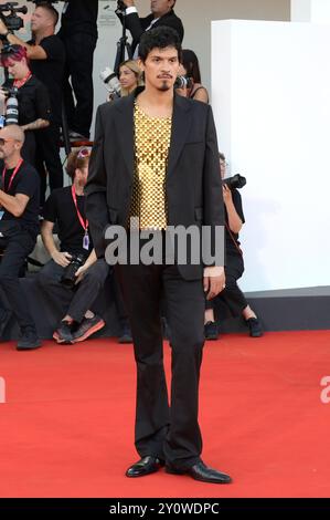 Omar Apollo bei der Premiere des Kinofilms Queer auf der Biennale di