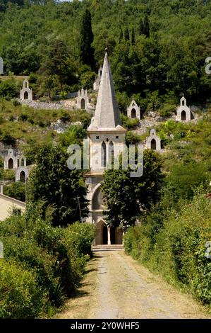 Raynaude Kirche und Kreuzweg, Le Mas d'Azil, Occtanie, Frankreich Stockfoto