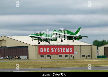 Das Saudi Falcons Aerobatic Display Team Hawk Jets startet von der RAF Fairford, um bei der Royal International Air Tattoo zu zeigen Stockfoto