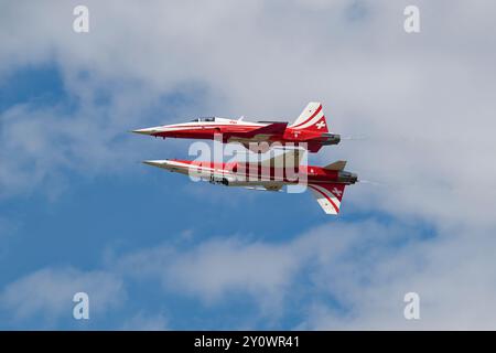 Das Kunstflugteam der Schweizer Luftwaffe Patrouille Suisse zeigte auf der RIAT eine beeindruckende Show in ihren Northrop F5-Jets Stockfoto