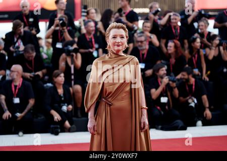 VENEDIG, ITALIEN – 03. SEPTEMBER: Lesley Manville besucht den „Queer“-roten Teppich während des 81. Internationalen Filmfestivals von Venedig am 03. September 2024 Stockfoto