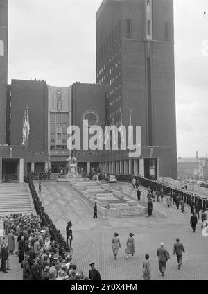 Aktuell 11-1950: Oslo 900 år Jubileet og innvielsen av Rådhuset. FRA ...
