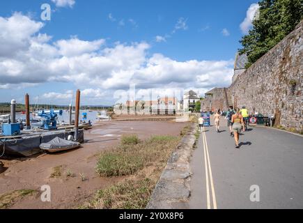 Topsham, Großbritannien. August 2024. Topsham Waterfront, eine kleine Stadt in der Nähe von Exeter in Devon. Stockfoto