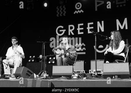 SAM GRASSIE, KONZERT, 2024: Sam Grassie Plays the Wall Garden Stage. Tag 3 des Green man Festivals 2024 im Glanusk Park, Brecon, Wales am 17. August 2024. Foto: Rob Watkins. INFO: Sam Grassie ist ein schottischer Musiker und Komponist, der für seine komplizierten Gitarrenarbeiten und Ambient Soundscapes bekannt ist. Seine Kompositionen mischen Elemente der Folk-, Klassik- und experimentellen Musik und sind sowohl meditativ als auch emotional resonant und erforschen oft Themen der Natur und der Introspektion. Stockfoto