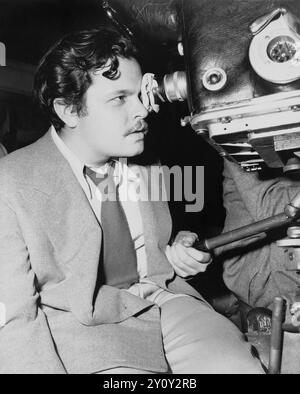 Orson Welles arbeitete als Kameramann am Set für den 1942 erschienenen Film The Magnificent Ambersons, 1942 Stockfoto