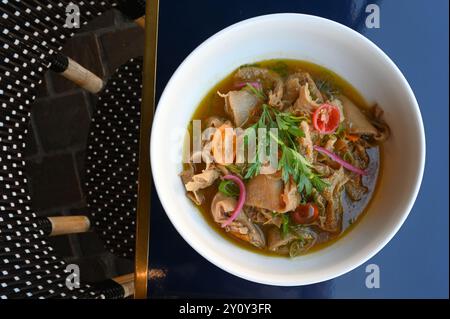 Tripes à la Mode de Caen, eine lokale Spezialität aus der normannischen Stadt Cane, hergestellt aus unbestimmten Gebieten Stockfoto