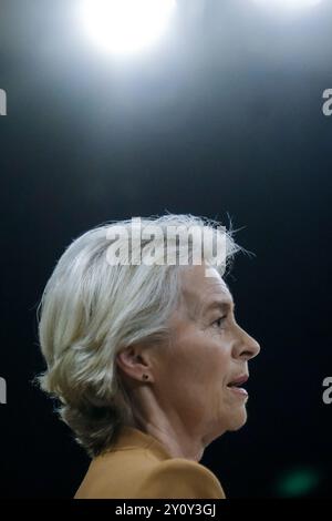 Brüssel, Belgien September 2024. Pressekonferenz über die Veröffentlichung des Abschlussberichts des Strategischen Dialogs über die Zukunft der EU-Landwirtschaft unter Teilnahme der Präsidentin der Europäischen Kommission, Ursula von der LEYEN, und des Vorsitzenden des Strategischen Dialogs, Professor Peter STROHSCHNEIDER, am 4. September 2024 in Brüssel, Belgien. Quelle: ALEXANDROS MICHAILIDIS/Alamy Live News Stockfoto