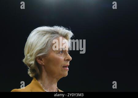 Brüssel, Belgien September 2024. Pressekonferenz über die Veröffentlichung des Abschlussberichts des Strategischen Dialogs über die Zukunft der EU-Landwirtschaft unter Teilnahme der Präsidentin der Europäischen Kommission, Ursula von der LEYEN, und des Vorsitzenden des Strategischen Dialogs, Professor Peter STROHSCHNEIDER, am 4. September 2024 in Brüssel, Belgien. Quelle: ALEXANDROS MICHAILIDIS/Alamy Live News Stockfoto