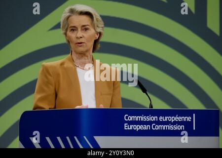 Brüssel, Belgien September 2024. Pressekonferenz über die Veröffentlichung des Abschlussberichts des Strategischen Dialogs über die Zukunft der EU-Landwirtschaft unter Teilnahme der Präsidentin der Europäischen Kommission, Ursula von der LEYEN, und des Vorsitzenden des Strategischen Dialogs, Professor Peter STROHSCHNEIDER, am 4. September 2024 in Brüssel, Belgien. Quelle: ALEXANDROS MICHAILIDIS/Alamy Live News Stockfoto