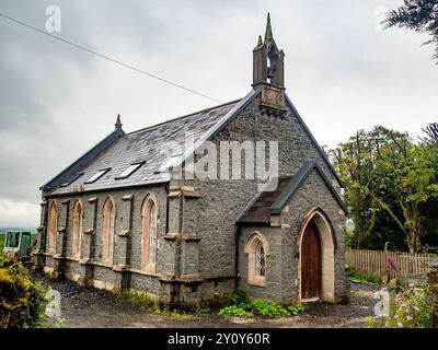 Limavady Market Town., Irland. Juli 2024. Ein Blick auf eine alte Kirche, die restauriert wird. Der Weg „Ireland Way“ führt vom Süden der Republik Irland nach Nordirland und durchquert dazwischen mehrere kleine Städte, die sehr gut ländliches Irland repräsentieren. Quelle: SOPA Images Limited/Alamy Live News Stockfoto