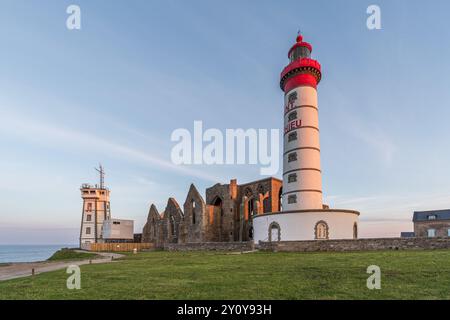 Leuchtturm Saint-Mathieu auf der Pointe Saint-Mathieu in Plougonvelin, rund um Brest Stockfoto
