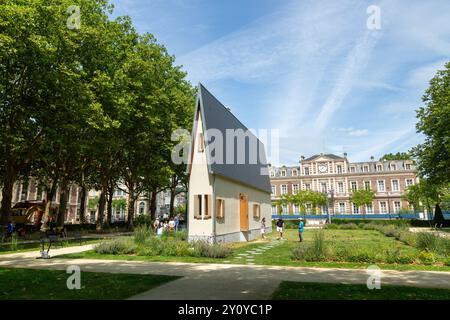 The Narrow House von Irwin Wurm auf der Avenue Foch, Le Havre, Frankreich Stockfoto