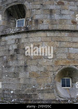 Fenster für Kanonen, Pendennis Castle, Falmouth, Cornwall, England, GROSSBRITANNIEN, GB. Stockfoto