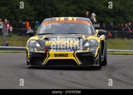 Thomas Bradshaw, Porsche 718 Cayman GT4 RS Clubsport, Toro Verde GT, Porsche Sprint Challenge Großbritannien 2024, eine einzige Markenserie mit allen Antriebssystemen Stockfoto