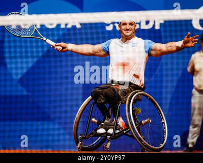 Paris, 4. September 2024, Paralympics Rollstuhl-Tennis-Veranstaltung. Gustavo Fernandez (ARG) (Foto: Frank Molter) Stockfoto