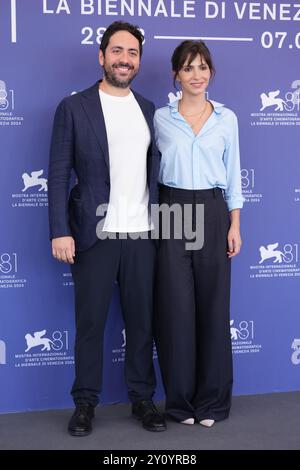 Venedig, Italien. September 2024. Matteo Rovere und Regisseurin Giulia Louise Steigerwalt nehmen am 4. September 2024 beim 81. Internationalen Filmfestival von Venedig in Venedig Teil. (Foto: Gian Mattia D'Alberto/LaPresse) Credit: LaPresse/Alamy Live News Stockfoto