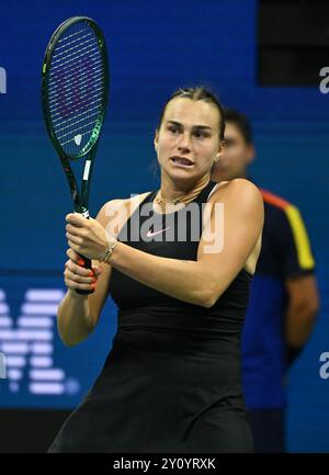 Flushing NY, USA. September 2024. **KEINE ZEITUNGEN** Aryna Sabalenka vs Qinwen Zheng im Arthur Ashe Stadium im USTA Billie Jean King National Tennis Center am 3. September 2024 in Flushing Queens. Quelle: Mpi04/Media Punch/Alamy Live News Stockfoto