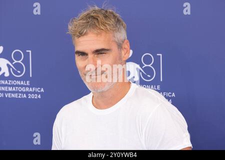 News - Joker: Folie A Deux - Photocall - das 81. Internationale Filmfestival von Venedig Joaquin Phoenix nimmt am 4. September 2024 am Joker: Folie A Deux Fotocall während des 81. Internationalen Filmfestivals von Venedig im Palazzo del Casino in Venedig Teil. Foto: Cinzia Camela. Lido di Venezia Palazzo del Casinò Italien Copyright: XCinziaxCamelax/xLiveMediax LPN 1503826 Stockfoto