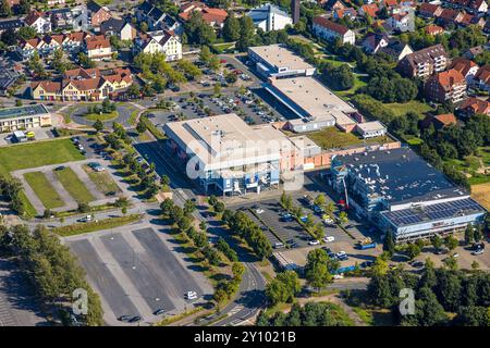 Luftbild, Westpress Arena und beta Finanz Eissportarena Eissporthalle mit Moderniesierung und Renovierungsarbeiten, hinten Einkaufszentrum mit Aldi und Edeka Supermarkt, Parkplätze, Uentrop, Hamm, Ruhrgebiet, Nordrhein-Westfalen, Deutschland ACHTUNGxMINDESTHONORARx60xEURO *** Luftansicht, Westpress Arena und Beta Finanz Eissportarena mit Modernisierungs- und Renovierungsarbeiten, hinter Einkaufszentrum mit Aldi und Edeka Supermarkt, Parkplätze, Uentrop, Hamm, Ruhrgebiet, Nordrhein-Westfalen, Deutschland ACHTUNGxMINDESTHONORARx60xEURO Stockfoto