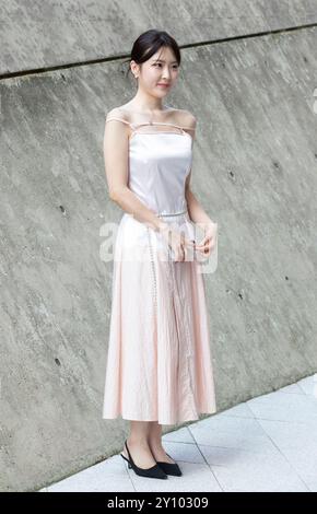 Seoul, Südkorea. September 2024. Street Style Fotos von Teilnehmern, die am 3. September 2024 während der Seoul Fashion Week in Seoul, Südkorea, aufgenommen wurden. (Foto: Lee Young Ho/SIPA USA) Credit: SIPA USA/Alamy Live News Stockfoto