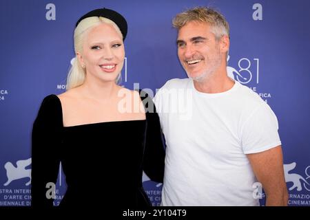 Venedig Lido, Italien. September 2024. Die Schauspielerin und Sängerin Lady Gaga und der US-Schauspieler Joaquin Phoenix nehmen am 81 4. September 2024 in Venedig, Italien, am Fotobesuch „Joker: Folie A Deux“ Teil. (Foto: Daniele Cifala/NurPhoto) Credit: NurPhoto SRL/Alamy Live News Stockfoto