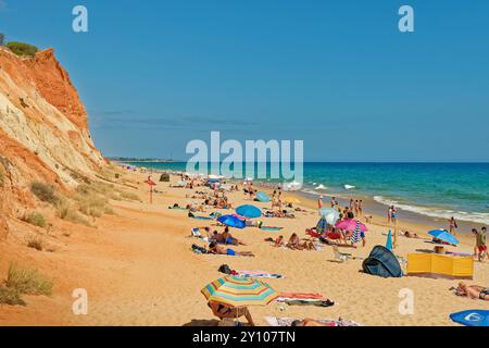 Praia da Falésia Strand im Dorf Falésia do Mar, Westalgarve, Portugal. Stockfoto