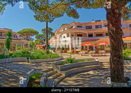 Dorfzentrum Falésia in der Nähe von Vilamoura an der Algarve, Portugal. Stockfoto